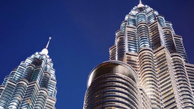 Stavba Petronas Towers vyla na 32 miliard korun.