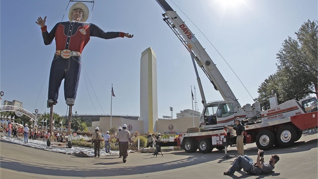 Big Tex byl instalovn kad rok ped zahjenm vstavy (26. z 2011)