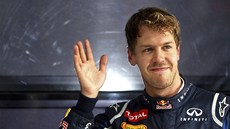 DALÍ POLE POSITION. Sebastian Vettel z Red Bullu se raduje poté, co ovládl