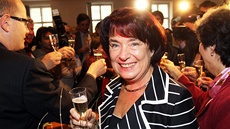 Eva Syková slaví ve volebním štábu ČSSD poté,co uspěla v senátních volbách (20.