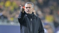 NA VÝZVDÁCH. V nedli se byl José Mourinho podívat na zápas mezi Manchesterem United a Liverpoolem. Real Madrid toti narazí v osmifinále Ligy mistr práv na Manchester.