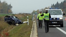 Odrava, 22.10.2012, dopravní nehoda, Volkswagen Touareg, (vlevo) p�elet�l...