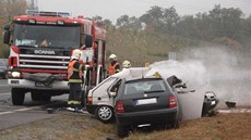 Při nehodě u Třemošné na severním Plzeňsku zemřel osmdesátiletý řidič favoritu. 