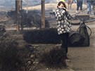 Mladá Amerianka obhlíí spálenit ve tvrti Breezy Point (30. íjna 2012)
