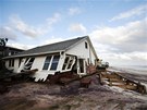 Zkáza po boui Sandy na ostrov Fire Island v New Yorku (30. íjna 2012)