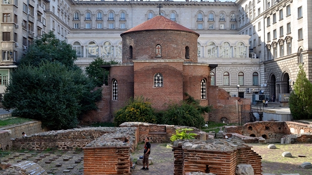 Rotundu sv. Ji svr totalitn architektura hotelu Sheraton.