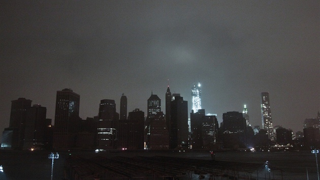 Potemnlé panorama dolního (jiního) Manhattanu (29. íjna 2012)