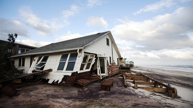 Zkza po boui Sandy na ostrov Fire Island v New Yorku (30. jna 2012)