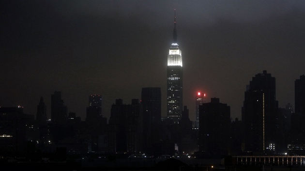 Silueta potemnlho New Yorku (30. jna 2012)