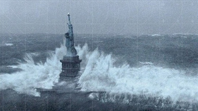 Vysok vlny se tt o Sochu Svobody v New Yorku. Ve skutenosti jde o zbr z filmu Den pot (2004).