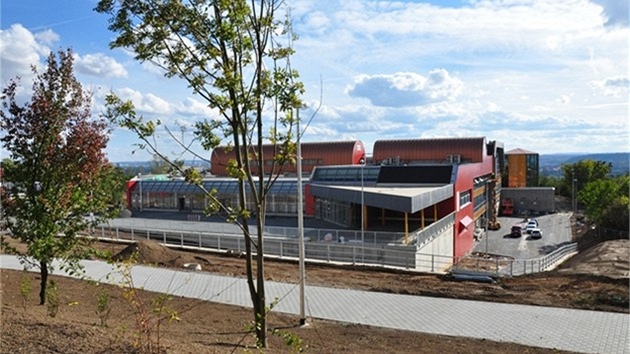 Sou�asná areál je jakýmsi hybridem mezi �ist� sportovním a zábavním areálem.