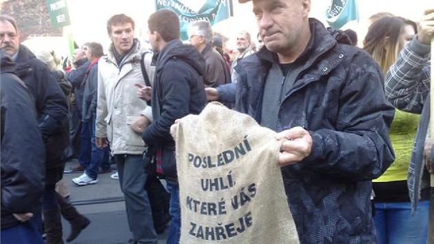Odbori z task spolenosti Czech Coal pijeli protestovat proti novele,kter ru vyvlastovn pozemk kvli tb. 