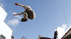 Parkour si rozumí se v�emi p�eká�kami, které m�sto nabízí.
