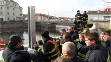 Historické centrum msta, jím protéká eka Jihlava, by mly zábrany ochránit...