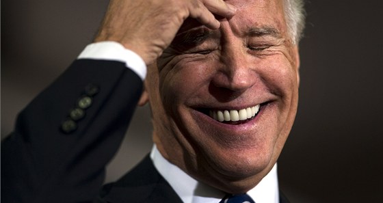 Americký viceprezident Joe Biden na pedvolebním mítinku ve mst Lakewood (4....