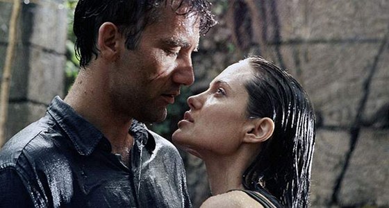 Z filmu Hranice zlomu (2003) - Angelina Jolie a Clive Owen