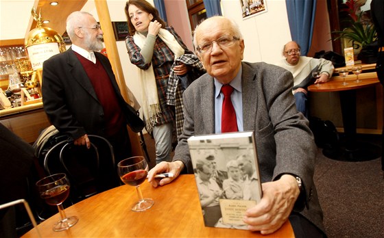 Karel Pacner na snímku ze ktu jedné z jeho knih z roku 2012.