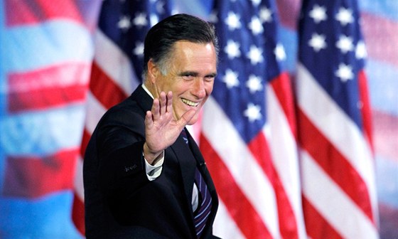 Poraený republikánský kandidát Mitt Romney ped projevem ve volebním tábu v
