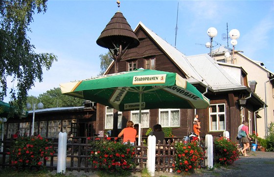 Roubená chata Vyhlídka u Vamberka, kterou vlastní radní Karel Bačina.
