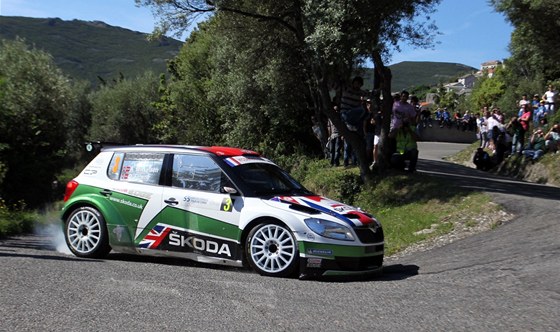 Andreas Mikkelsen se kodou Fabia S2000 pi závodu seriálu IRC na Korsice. 