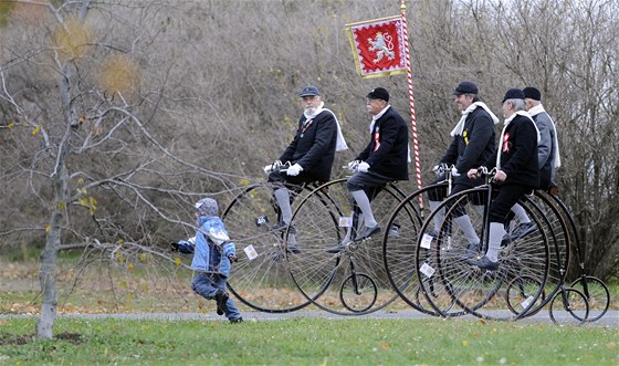 Po Letenské pláni se dnes prohánly velocipedy.