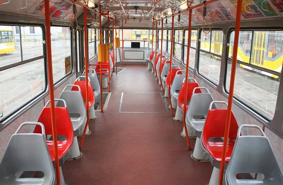 V Plzni Dojezdily Tramvaje T3 S Typick mi Sedadly Ve Tvaru Vaj ka 
