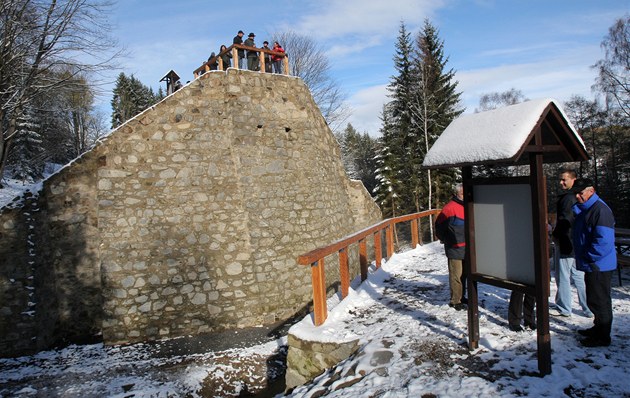 U obce Rybník na Krumlovsku byla otev�ena stezka zabývající se historií...