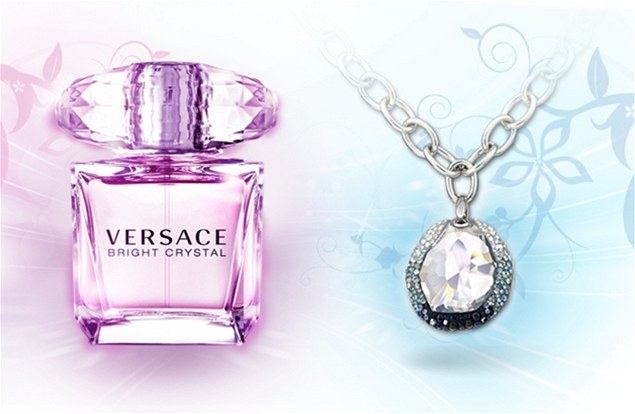 Parfém od Versace a �perk od Swarovski