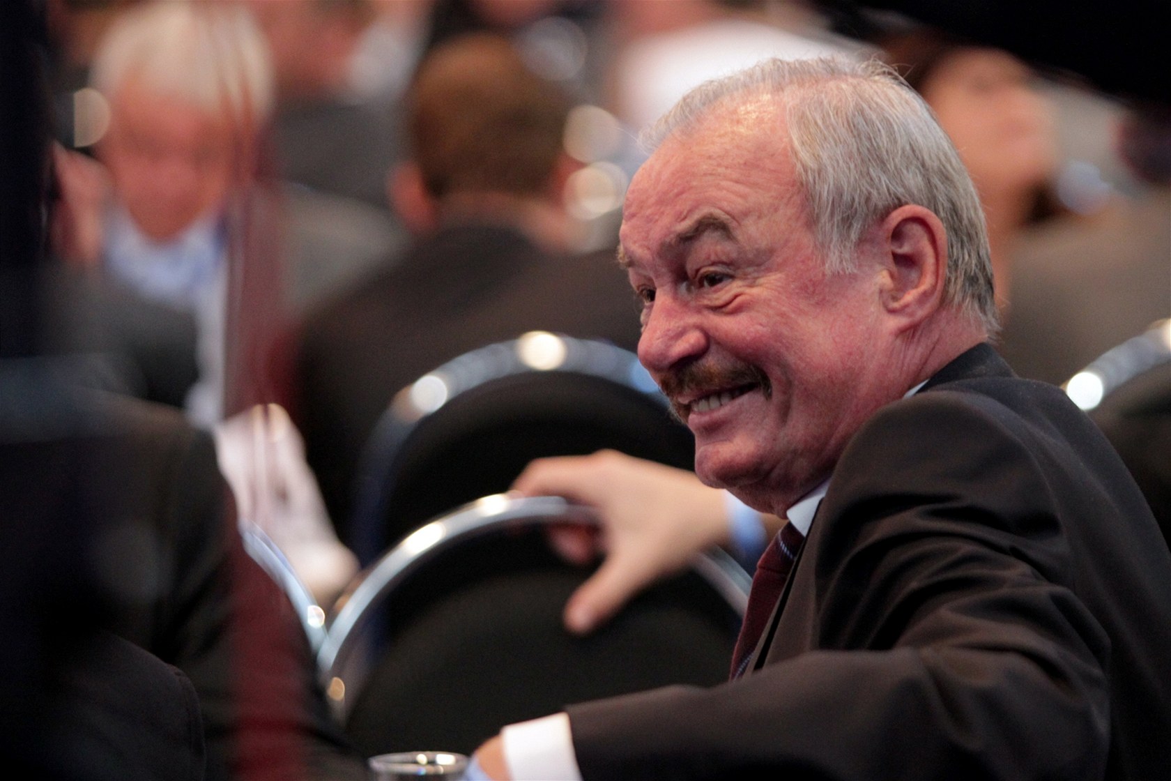 Místop�edseda Senátu P�emysl Sobotka je stranickým kandidátem na prezidenta. Ve
