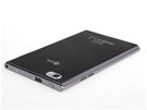 LG Optimus Vu: na vrchu telefonu se nachází konektor micro USB zakrytovaný...