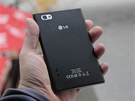 LG Optimus Vu: novinka od LG je na pomezí smartphonu a tabletu.