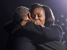 Barack Obama se svojí manelkou Michelle na posledním demokratickém mítinku v...