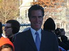 Omladina z Belmontu s podobiznou Mitta Romneyho