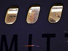 Republikánský kandidát Mitt Romney ve svém letadle na bostonském letiti (6.