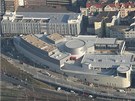 Ke stavb�m, kter� architekti kritizuj�, pat�� mohutn� obchodn� centrum Forum (v...