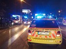 Nehoda vozu policie a dodávky na Chodovské ulici v Praze.