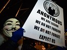 Maska s tváí Guye Fawkese se stala znakou hnutí  Anonymous. To nevyhazuje...