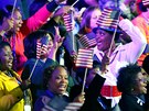 Radost ve volebním táboe Baracka Obamy v Chicagu. (7. listopadu 2012)