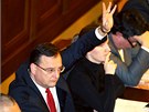 Premiér Petr Neas pi hlasování o vládním daovém balíku v Poslanecké