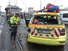 V praských Vysoanech se v pondlí ráno srazila tramvaj s autem záchranné