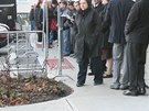 Ped volební místností v Belmontu se stála fronta. (6. listopadu 2012)