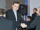 Premiér Petr Neas pijímá gratulace po zvolení staronovým pedsedou ODS.
