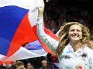 SLÁVA. Petra Kvitová slaví triumf eského celku ve Fed Cupu.