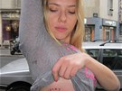 Scarlett Johanssonová má nové tetování.