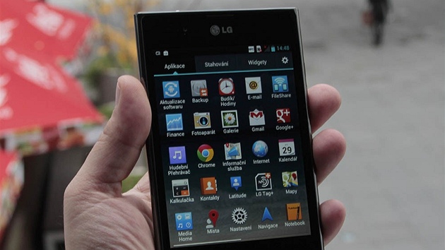 LG Optimus Vu: dky rozmrnmu displeji je menu pehledn.