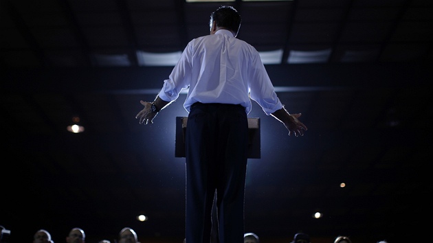 Republiknsk kandidt na prezidenta USA Mitt Romney na pedvolebnm shromdn v Ohiu (2. listopadu 2012 )
