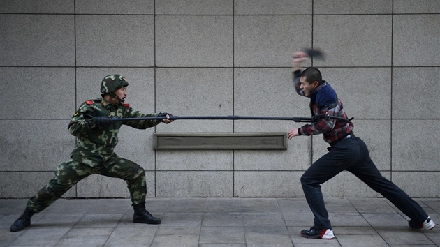 dn protesty se konat nebudou. nsk policie ped zahjenm 18. sjezdu komunistick strany v Pekingu piln nacviovala. (8. listopadu 2012)