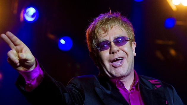 Zpvk Elton John vystoupil 10. ervna 2010 v prask O2 aren.
