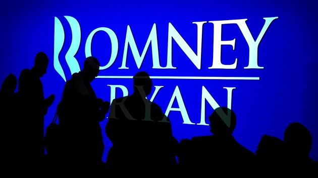 Smutné stíny v táboe Mitta Romneyho v Bostonu. (7. listopadu 2012)