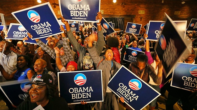 Píznivci Baracka Obamy slaví vítzství v Atlant. (7. listopadu 2012)